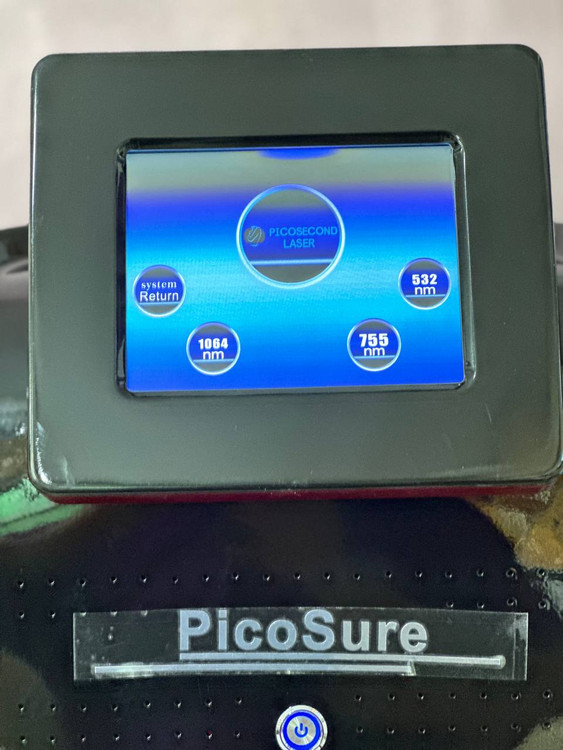 دستگاه لیزر پیکوشور کیوسوئیچ