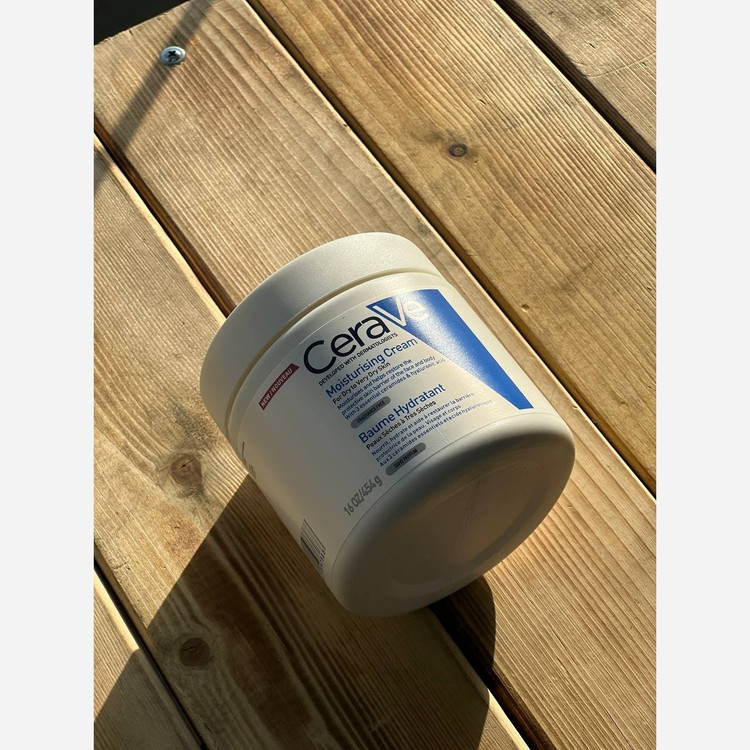 کرم مرطوب کننده و آبرسان سراوی
